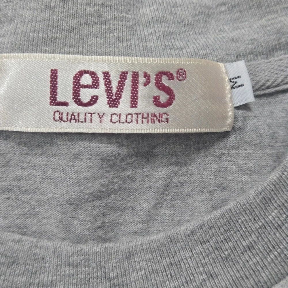 Levi's Graphic T-Shirt Mens Medium Gray Red Batwing Logo Short Sleeve Casual Tee